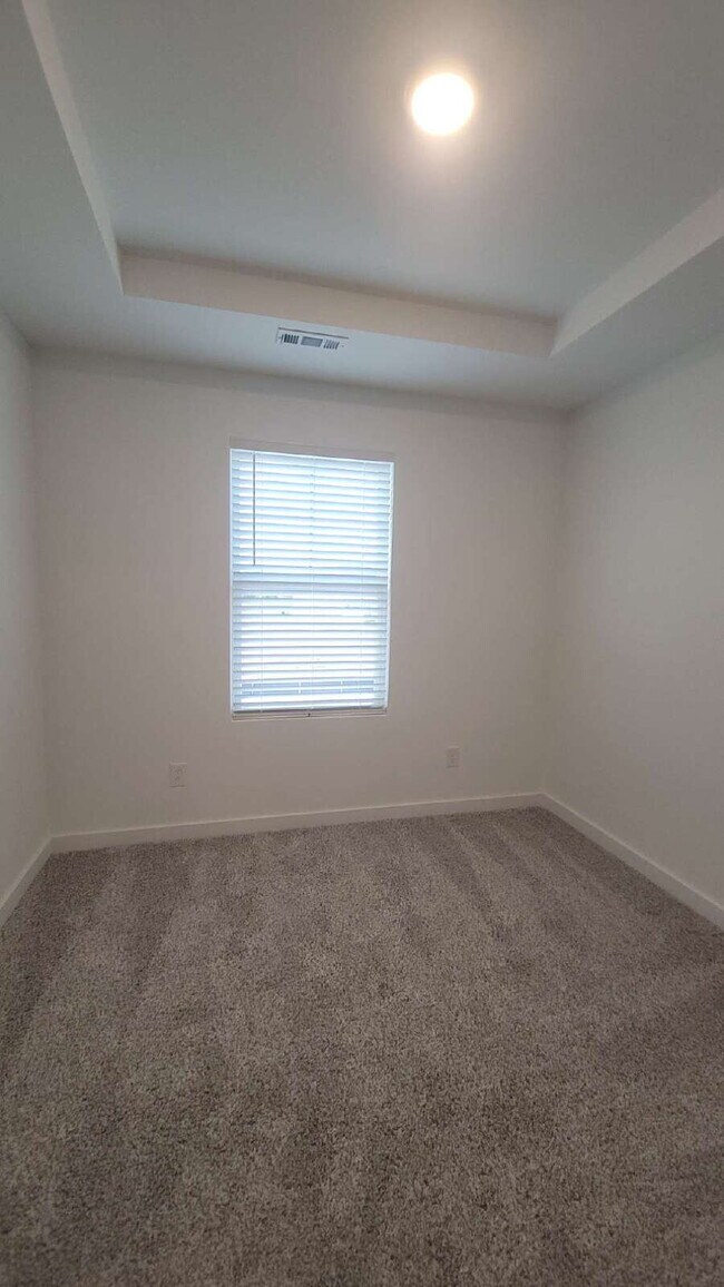 Building Photo - Section 8 Accepted!!! "Chic 3-Bed Oasis with Granite Elegance - 1720 Sq. Ft. in Huntsville!"