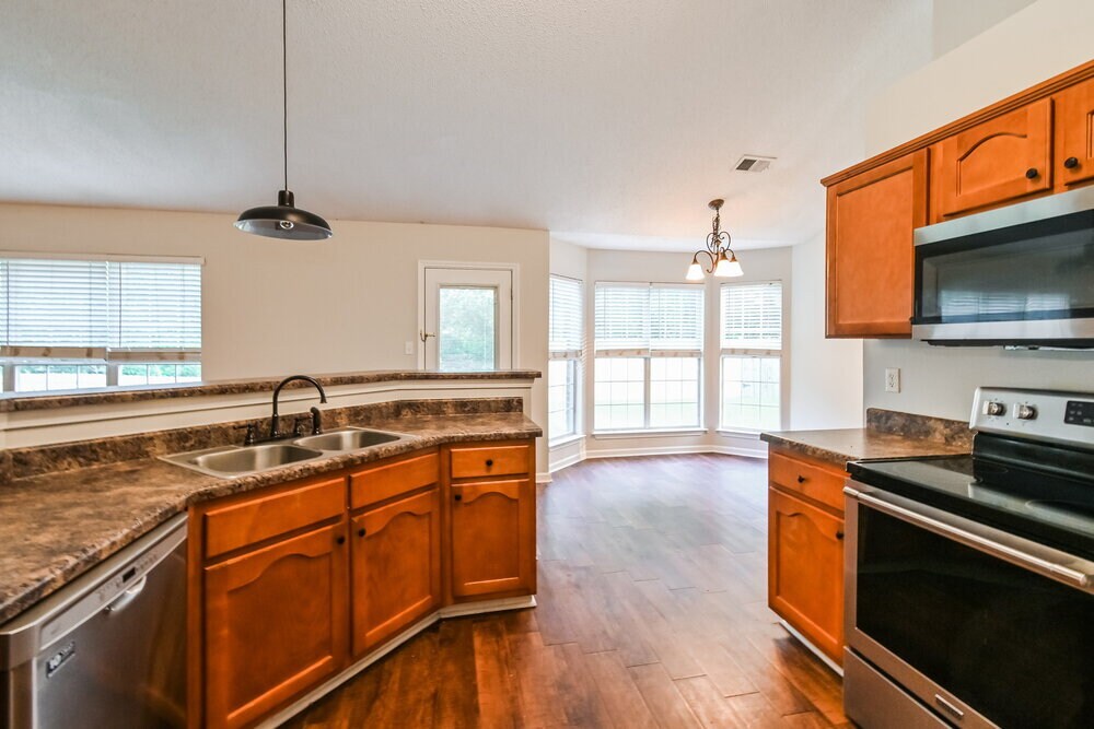 Building Photo - 8161 Loden Cove