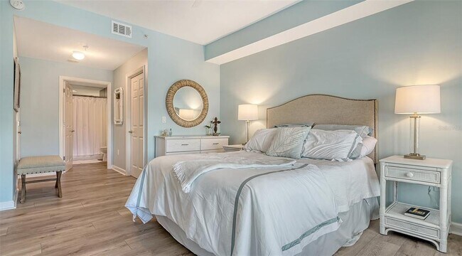 Building Photo - 750 N Tamiami Trl