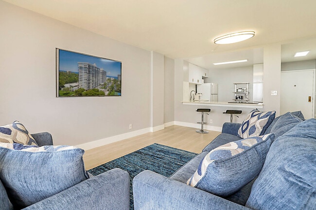 Building Photo - 2121 N Ocean Blvd