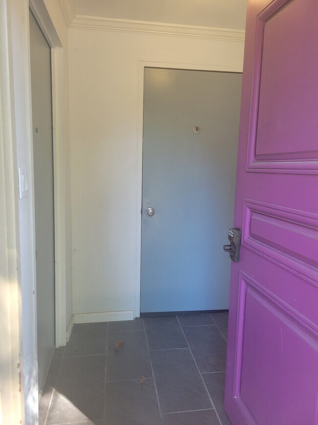 Alcove - 1043 S Trenton Ave