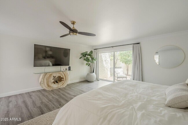 Building Photo - 7322 E Sierra Vista Dr