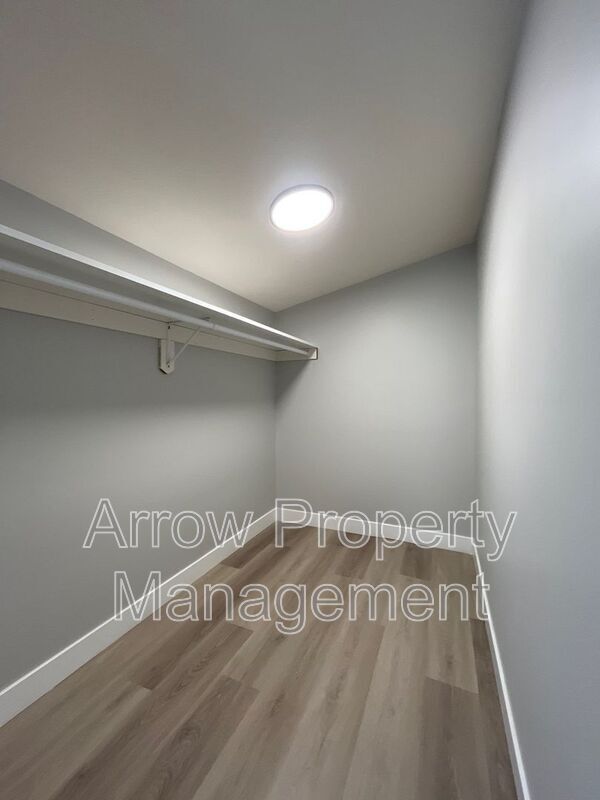 Building Photo - 877 N 26