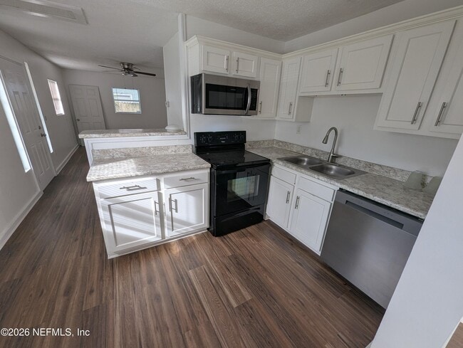 Building Photo - 3333 Myra St