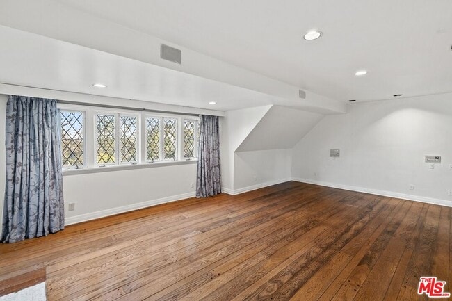 Building Photo - 905 Napoli Dr