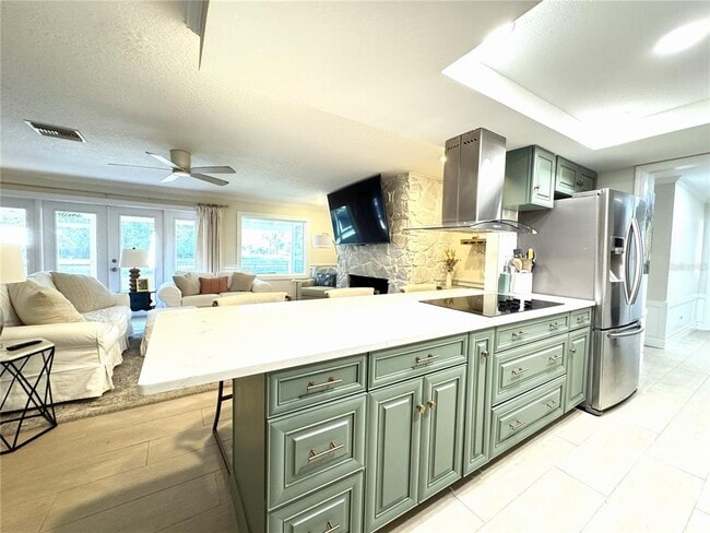 Building Photo - 1004 SE 5th Ave