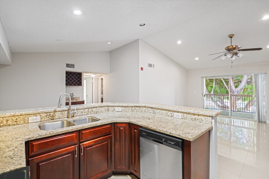 Building Photo - 7640 Westwood Dr