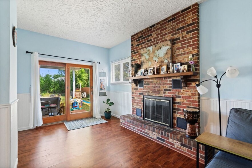 Building Photo - 24 Carl Sandburg Dr