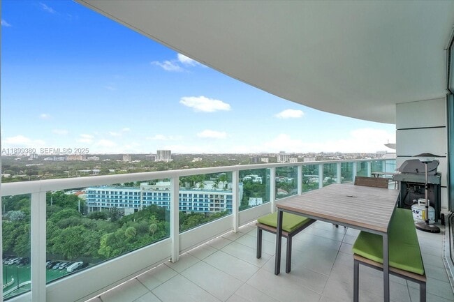 Building Photo - 2127 Brickell Ave