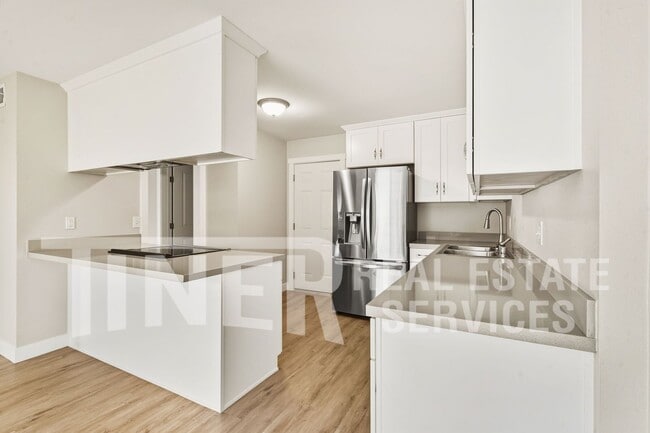 Building Photo - 6355 Villa Dr