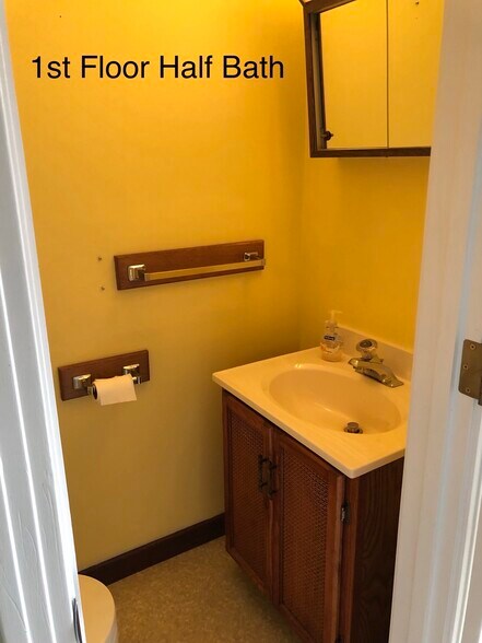 Building Photo - 49 Lincoln Ave