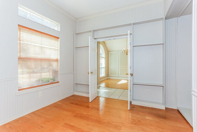 Building Photo - 1407 Oxford Dr