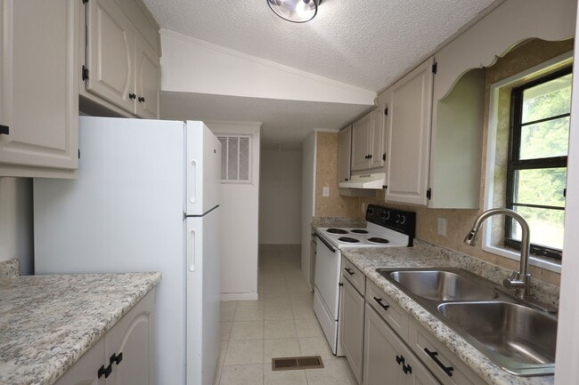 Building Photo - 808 Penny Pl