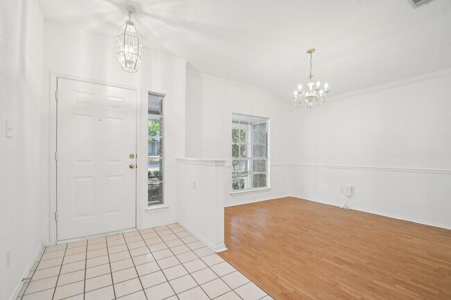 Building Photo - 1300 Leah Ln