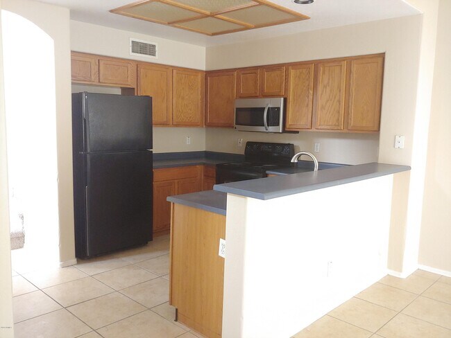 Building Photo - 1922 N 106th Ln