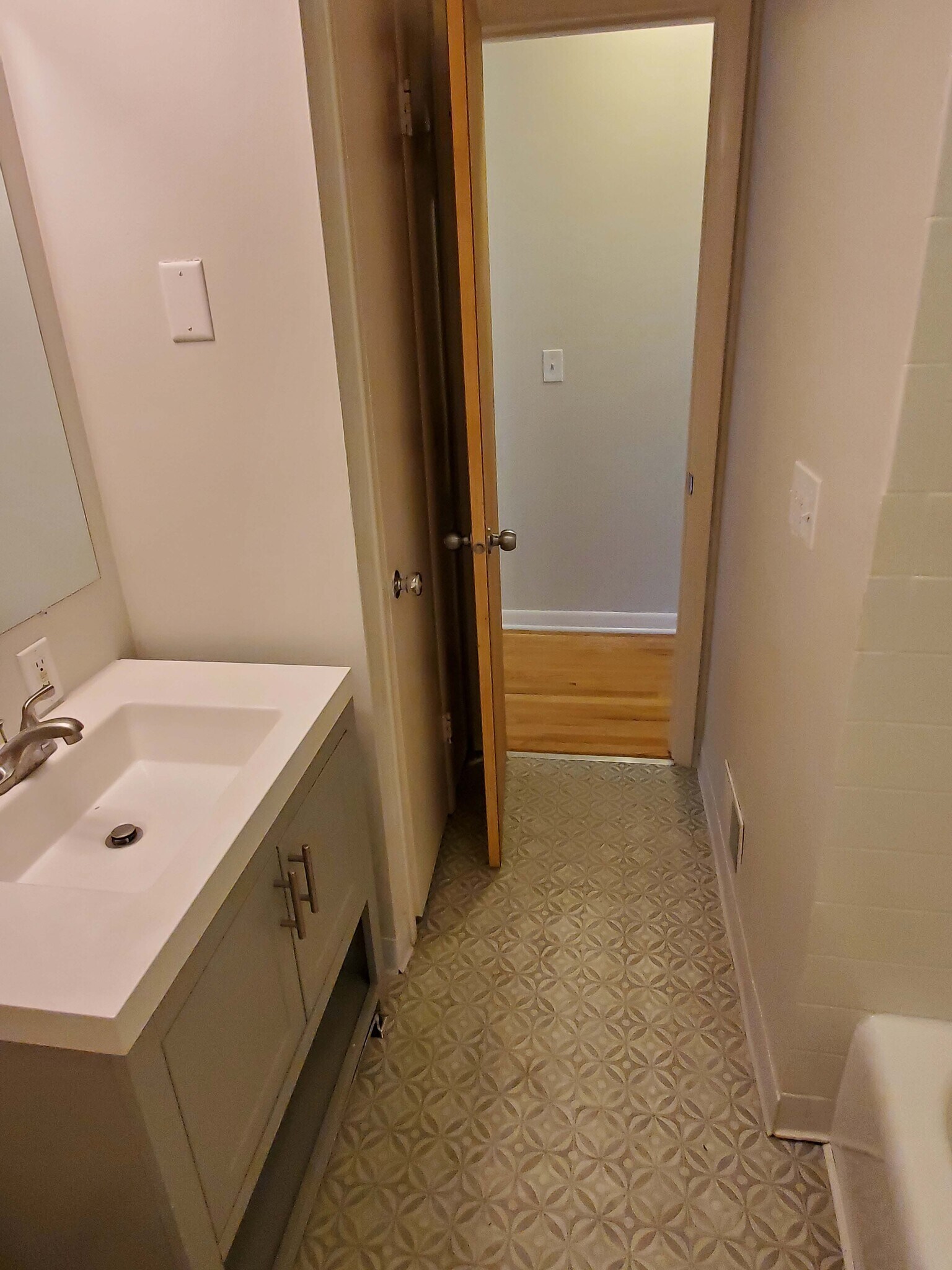 Building Photo - 76 Union Ave SE