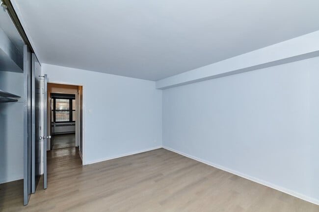 Building Photo - 6118 N Sheridan Rd