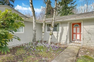 Building Photo - 2400 SE 19th St