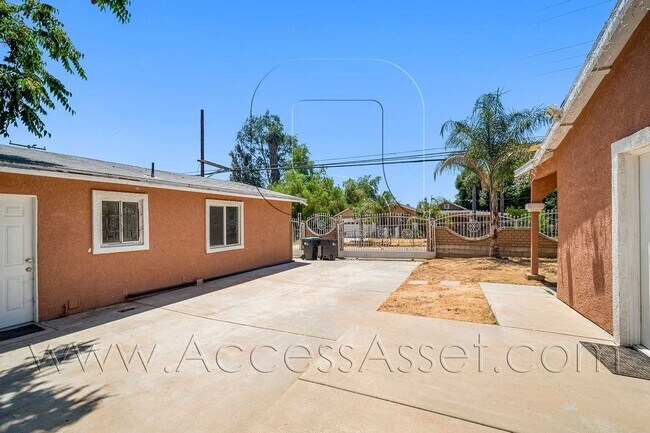 Building Photo - 23865 Goetz Dr
