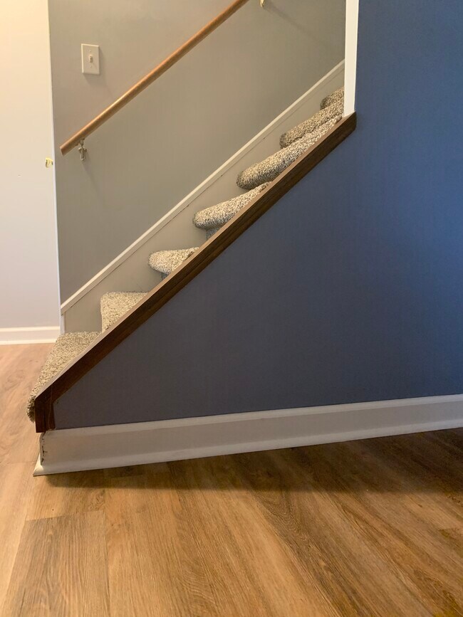 Building Photo - 247 Lakeview Ln