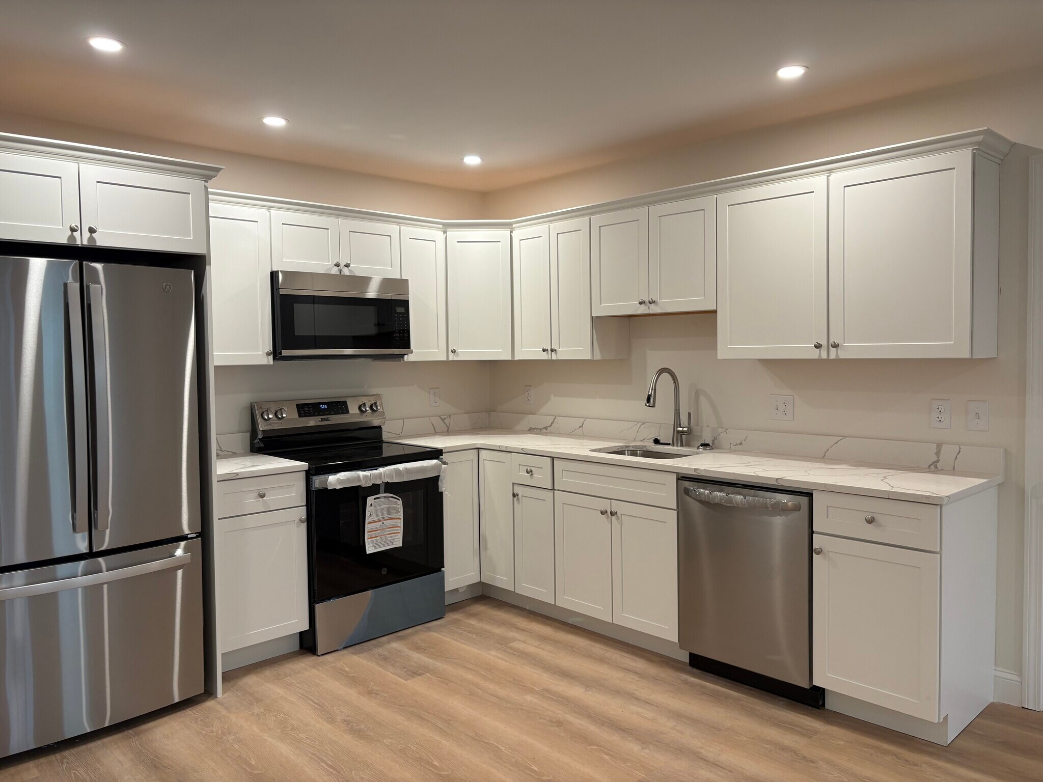 Building Photo - 154 Granite St