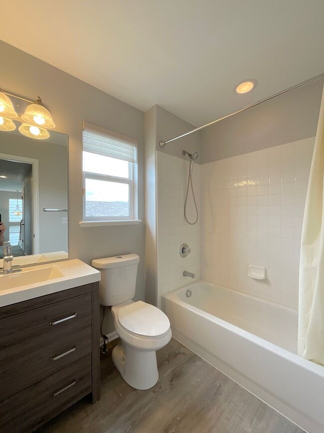 Building Photo - 3 Bedroom Home Available Near N Gate Blvd ...