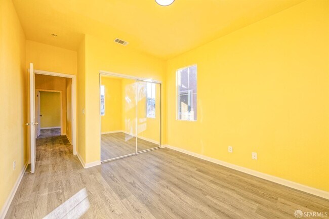 Building Photo - 5476 Summerfield Dr