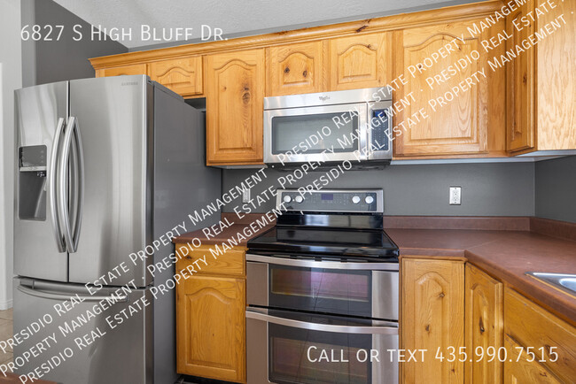 Building Photo - 6827 S High Bluff Dr