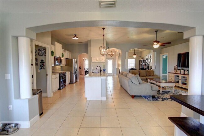 Building Photo - 125 Palm Cir