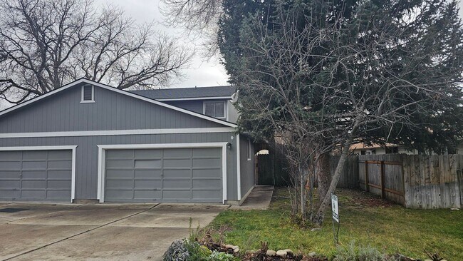 Building Photo - Glendale Duplex