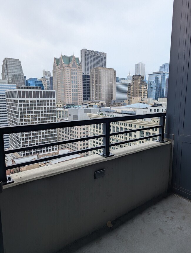 Building Photo - 235 W Van Buren St