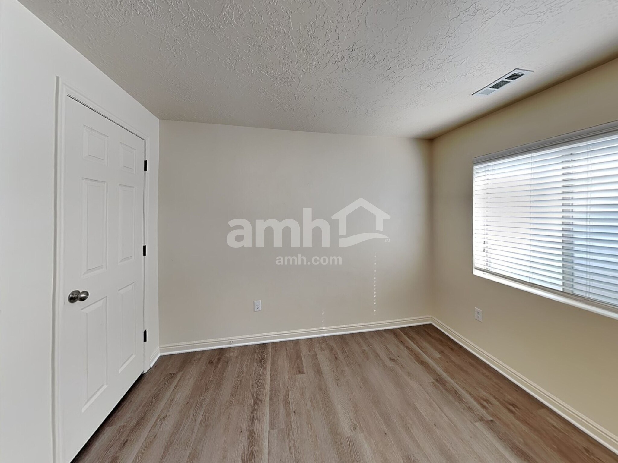 Building Photo - 4792 Addison Ave