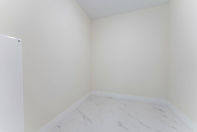 Building Photo - 3100 N Ocean Dr