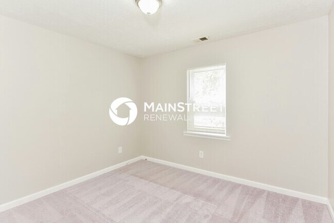 Building Photo - 3 Bedroom Pet-Friendly Home in Lithonia, GA with Main Street Renewal
