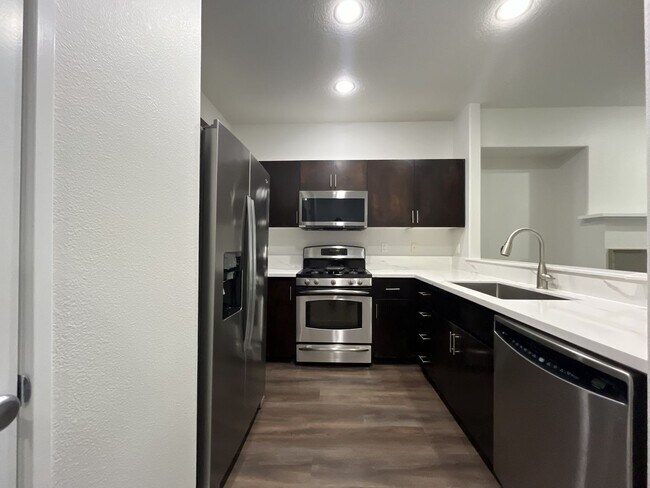 Building Photo - Beautifully Updated Bethany Townhome with Private Backyard and Modern Finishes