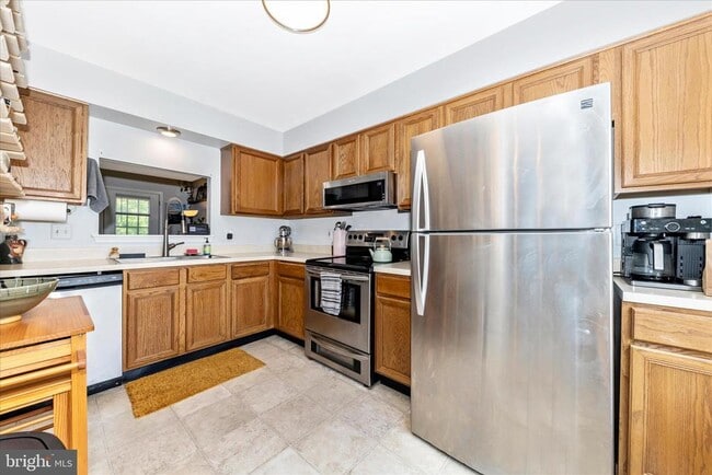 Building Photo - 6631 Beach Dr