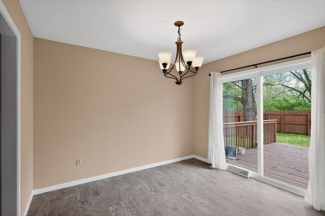 Building Photo - Spacious 4BR House in Columbia
