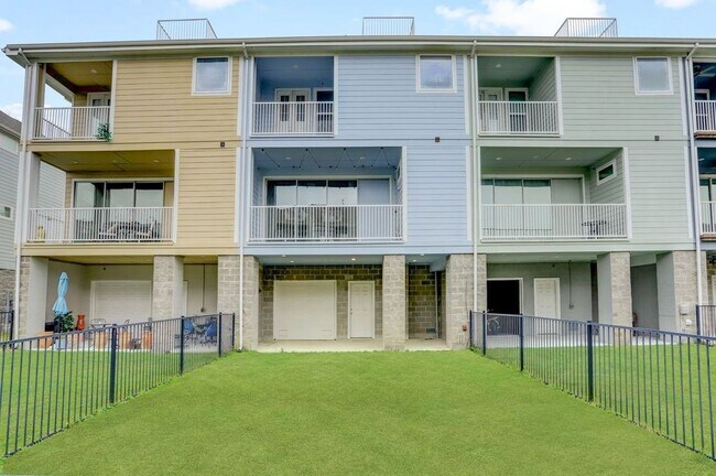 Building Photo - 2714 Veranda Falls