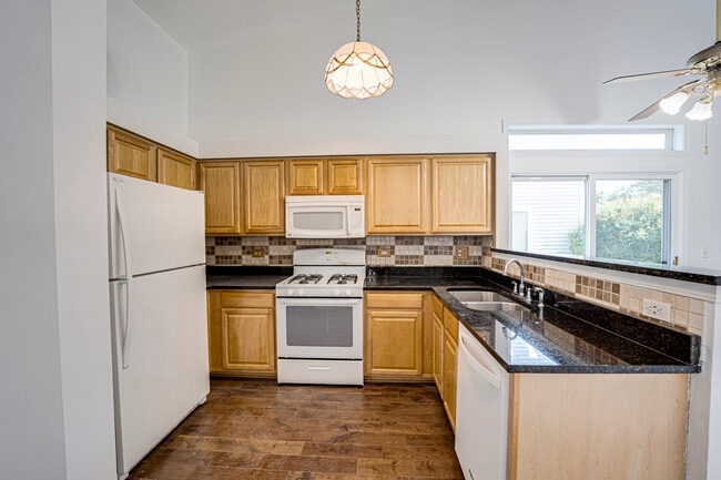 Building Photo - 2884 Cedar Glade Dr
