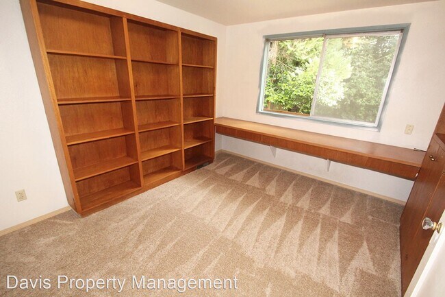 Building Photo - 5 br, 2 bath House - 10425 NE 124th ST