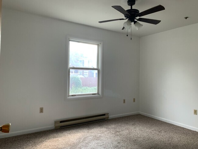 Building Photo - 703 S 28th St