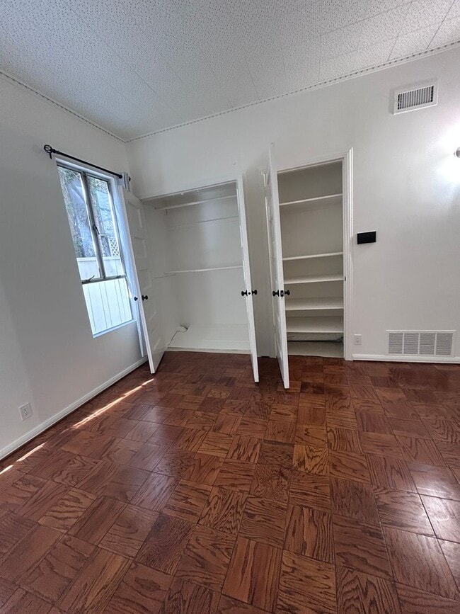 Building Photo - 9080 Shoreham Dr