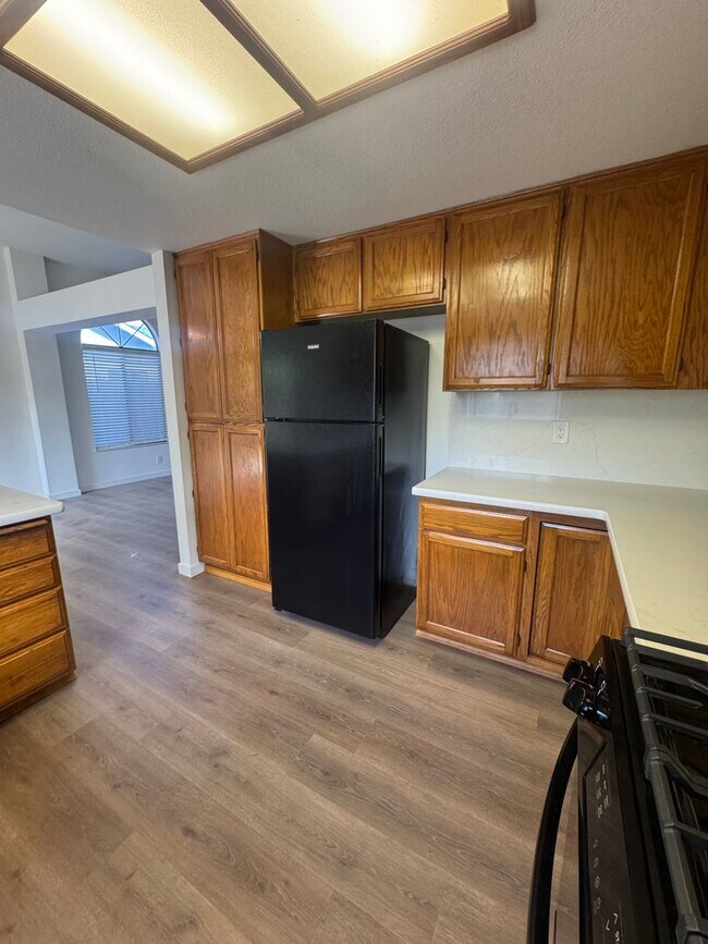 Building Photo - 2409 Candlewood Dr