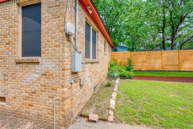 Building Photo - 1623 Palma Plaza