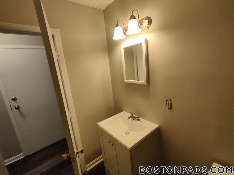 Building Photo - 67 Shawmut St