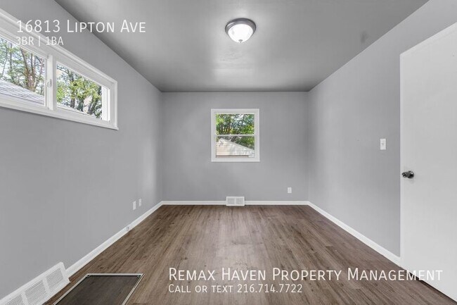 Building Photo - 16813 Lipton Ave, Cleveland - Charming 3 B...