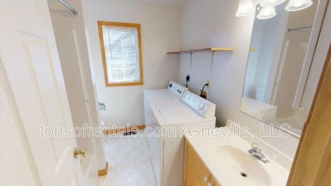 Building Photo - 203 W Jordan St