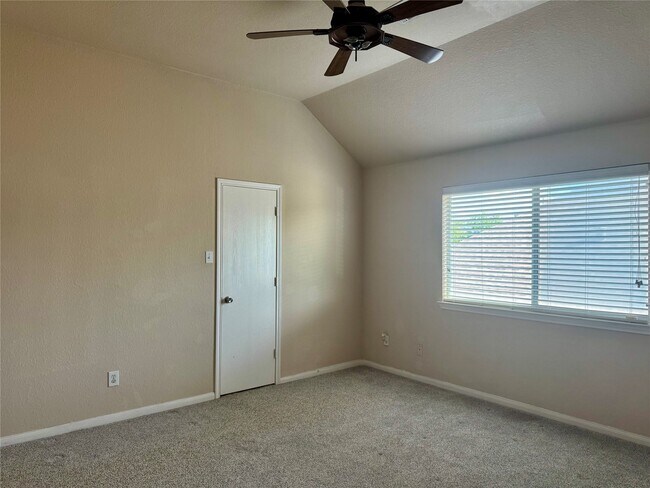 Building Photo - 4015 Redwood Arbor Ln