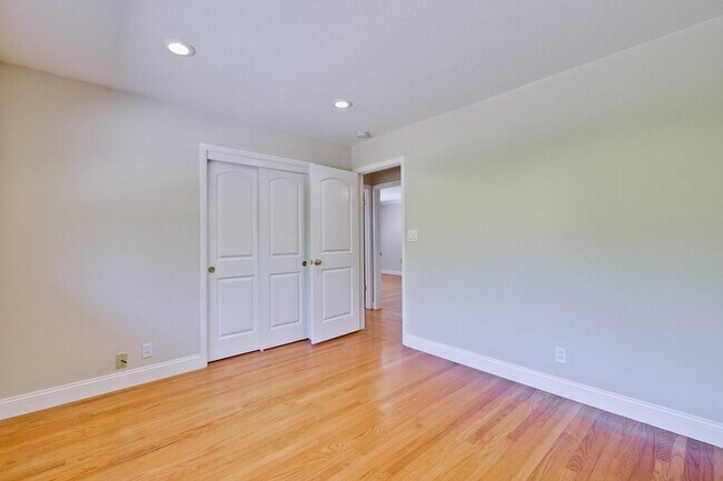 Building Photo - Spacious Home l Massive 12,525 Sq Ft Lot l...
