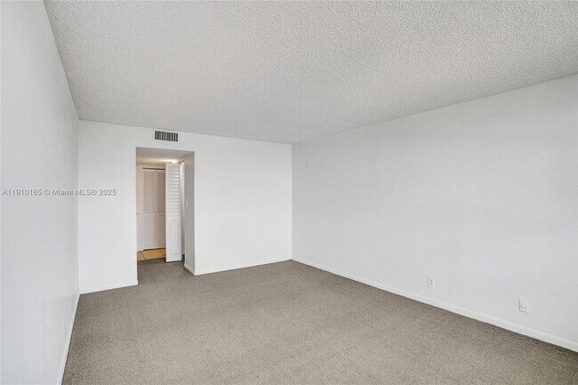 Building Photo - 18151 NE 31st Ct